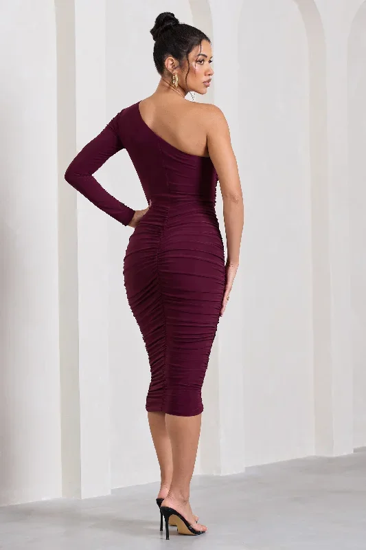 in-the-shadows-burgundy-one-sleeve-midi-dress-with-ruching-cl126671069