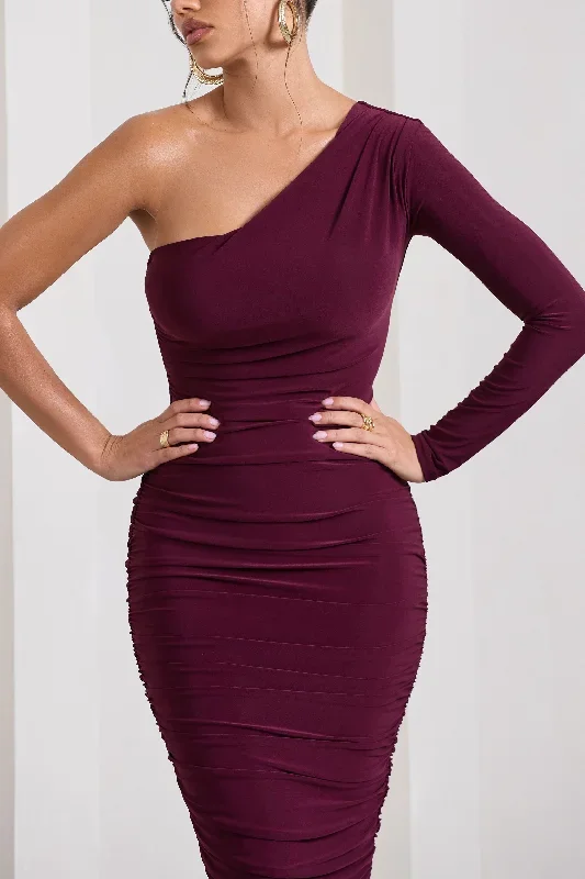 in-the-shadows-burgundy-one-sleeve-midi-dress-with-ruching-cl126671069